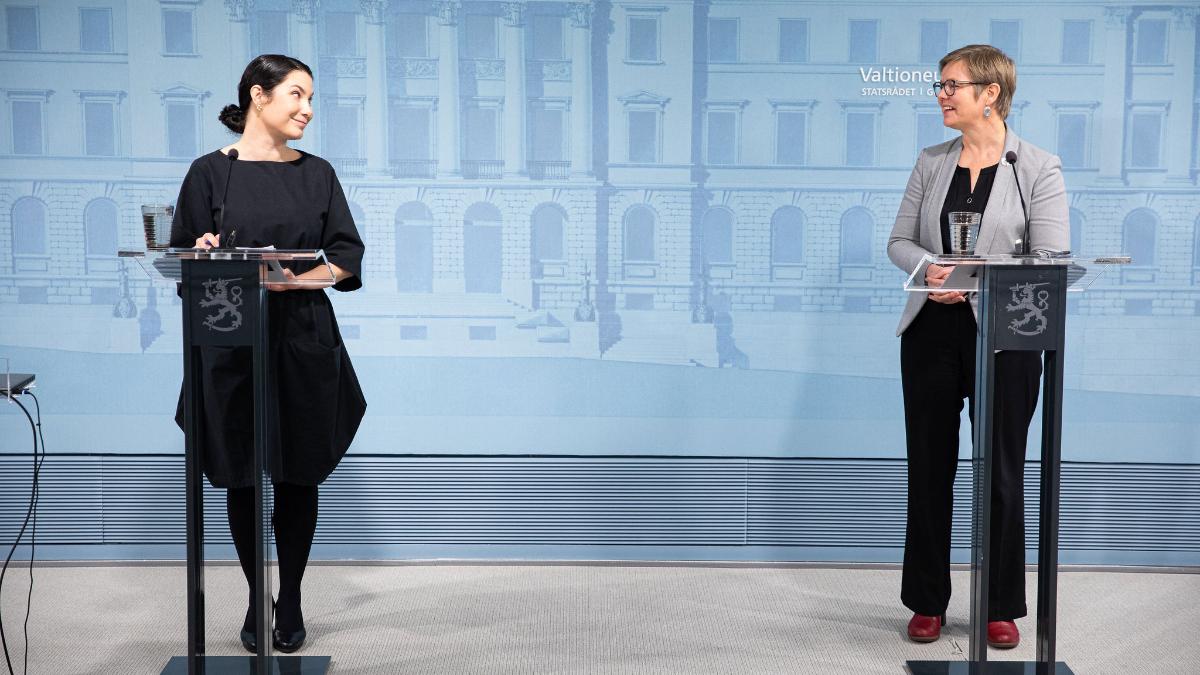 miljö- och klimatminister Emma Kari och inrikesminister Krista Mikkonen