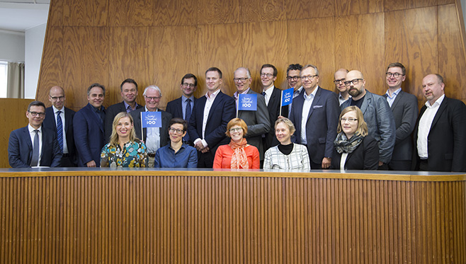 Ekonomistit Tulevaisuuden talous ja menestys -seminaarissa.