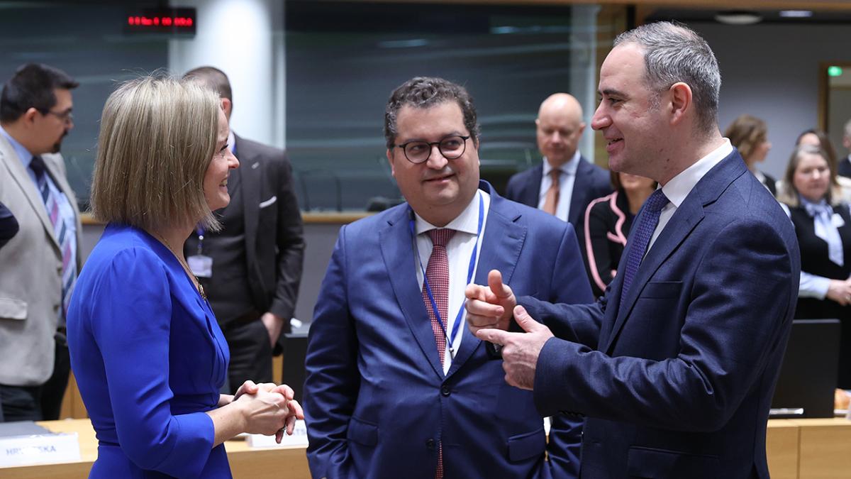 Valtiovarainministeri Riikka Purra neuvoston kokouksessa.