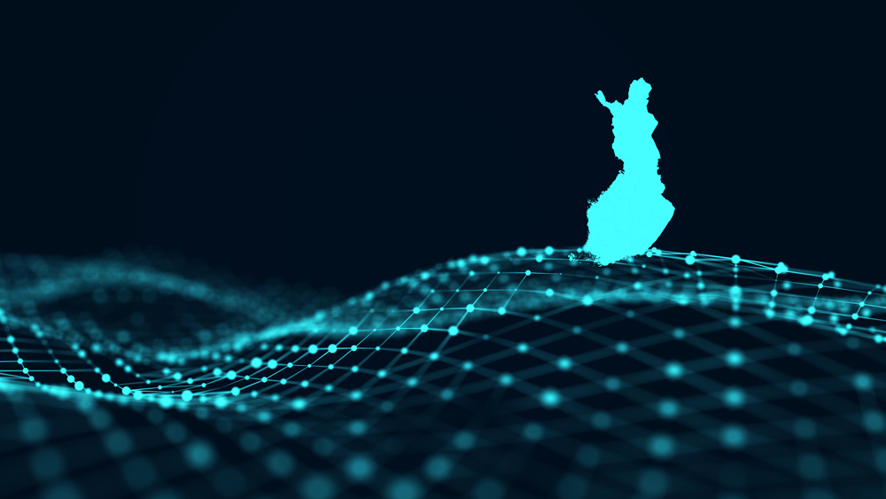 Mustalla pohjalla sähköisen näköistä tekoälyä kuvaavaa massaa ja Suomen kartta